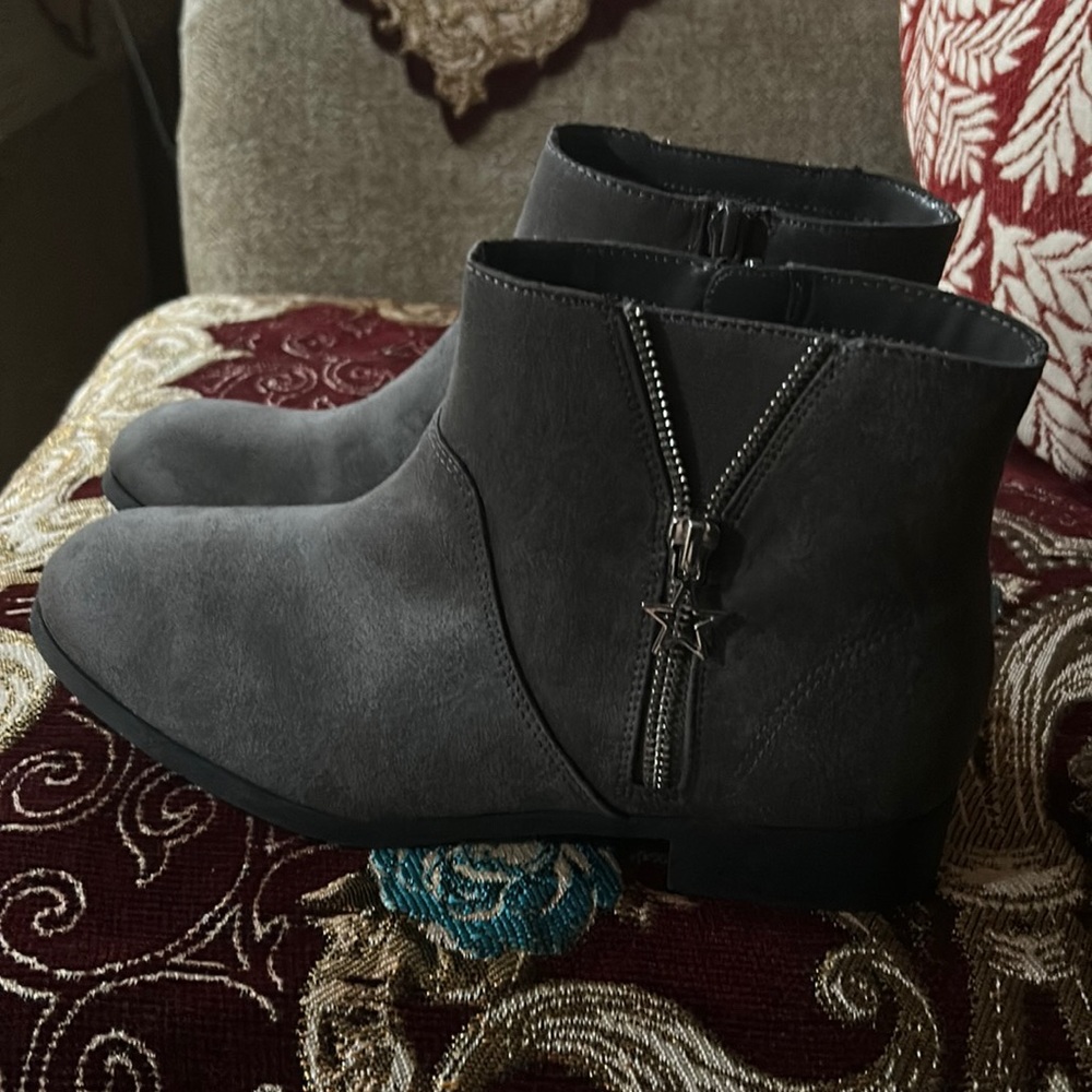 Cute Brash Gray Girls Boots